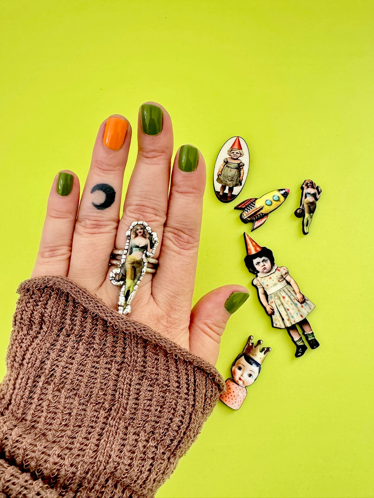 Retro pin-up girl statement ring in fine silver by FOXLARK, size 9, featuring detailed vintage-inspired design from The Weirdlings Collection.