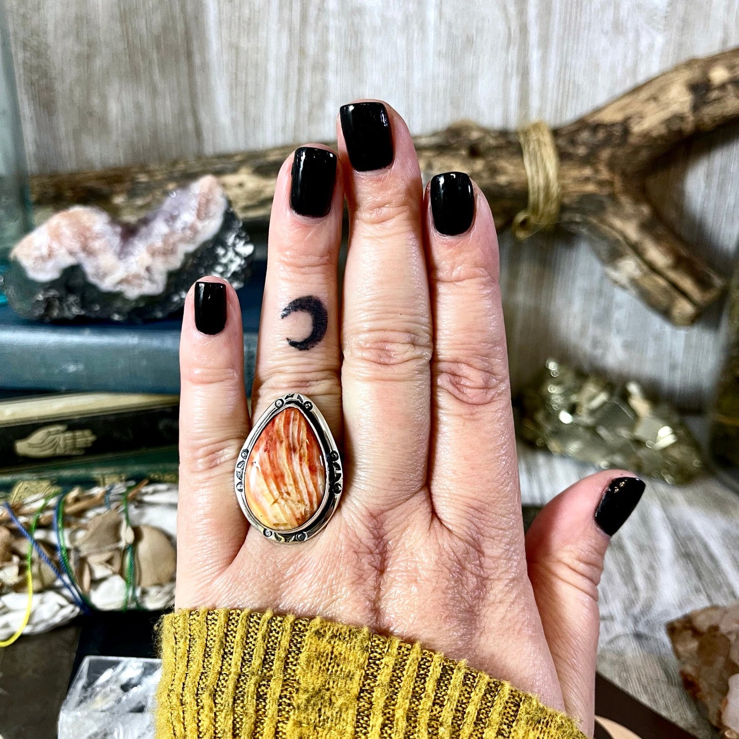Size 9 Stunning Spiny Oyster Statement Ring Set in Sterling Silver / Curated by FOXLARK Collection - Foxlark Crystal Jewelry